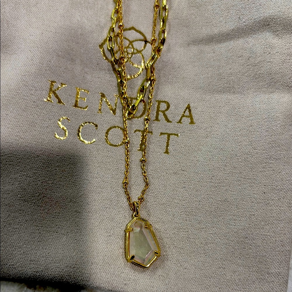 Kendra Scott Gold Necklace with Pendant